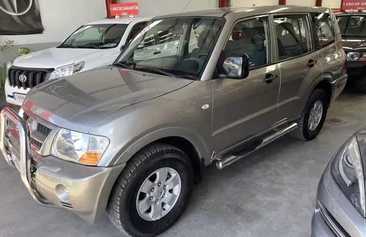 MITSUBISHI  MONTERO 7 PLAZAS completo