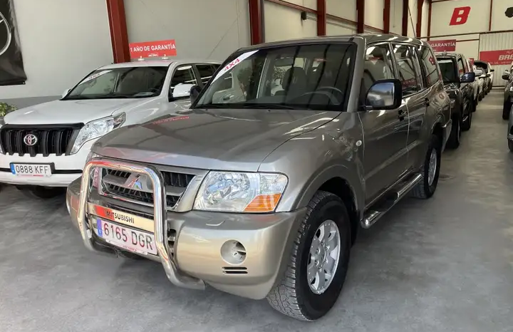 MITSUBISHI  MONTERO 7 PLAZAS