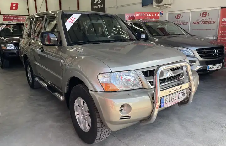 MITSUBISHI  MONTERO 7 PLAZAS completo